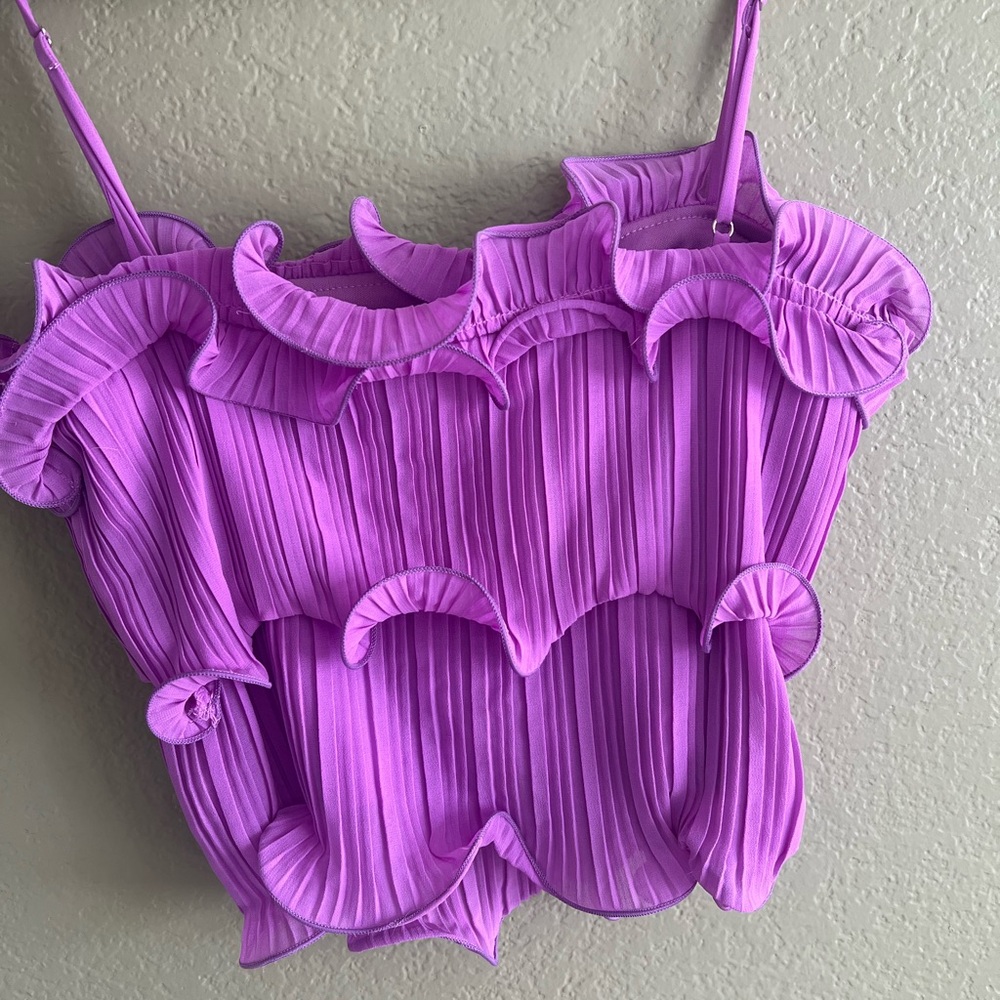 Lush Ruffled Top - Picture 3 of 3